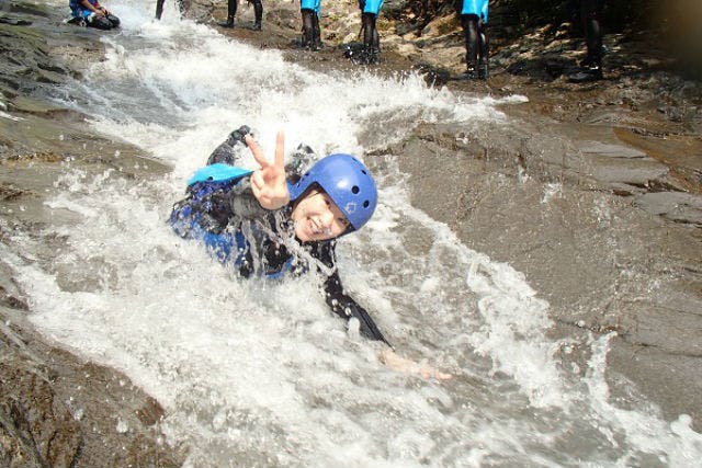 【群馬・1日・キャニオニング】最高の水遊び体験！キャニオニング＆ラフティング（ハナゲコース・ランチ付き）