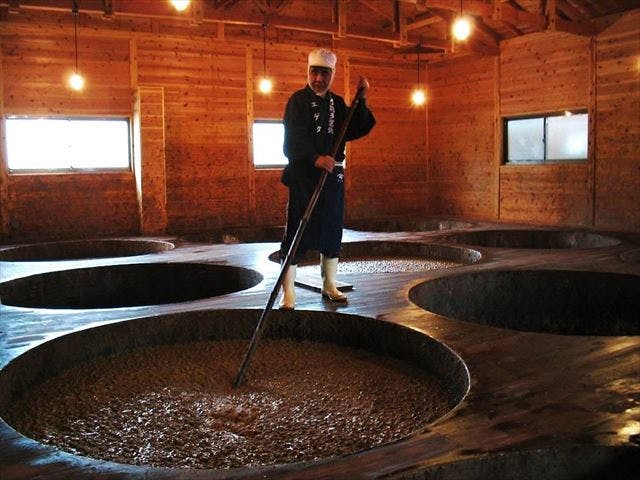 彩の国 醤遊王国は、埼玉県日高市で醤油作り体験や工場見学を行っています。