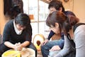 電動ろくろにトライしましょう。コツを丁寧に教えるので、初心者も安心です。