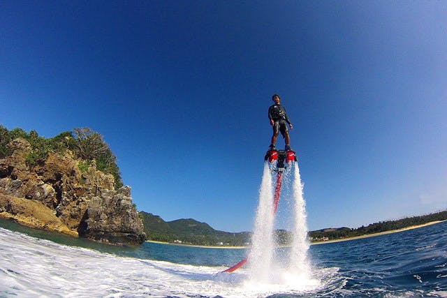 X-TRIPでフライボードを体験！噴射の勢いで浮き上がるドキドキ感を楽しもう！