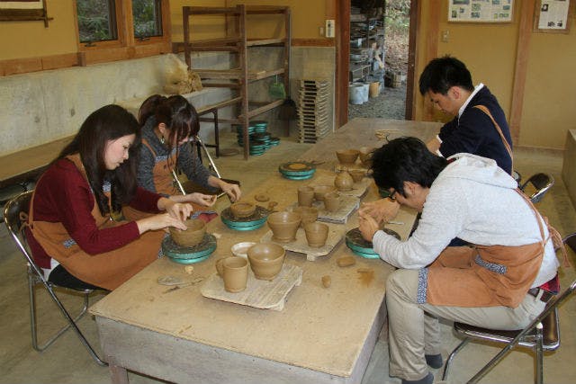 【滋賀県信楽町・陶芸・手びねり】自分の手で信楽焼を作ろう！手びねり陶芸体験