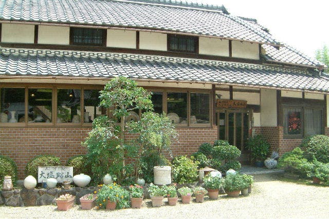 赤膚焼窯元 大塩昭山で陶芸体験！窯元ならでの魅力があります。