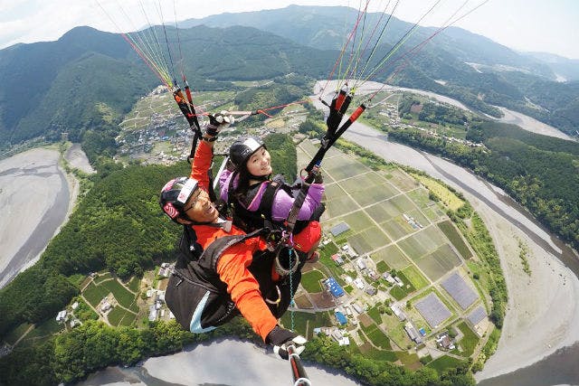 【静岡・島田市】大井川上空を飛ぶ！パラグライダー・タンデムフライト（2人乗り）
