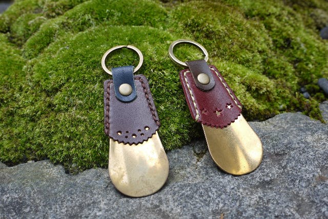 【愛知・名古屋・レザークラフト入門】革を選んで手縫いで作るミニサイズの靴べら作り