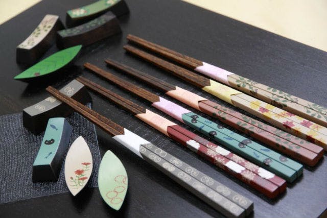 【香川・高松・伝統工芸】多彩な色漆で装飾！絵付け体験・お箸コース