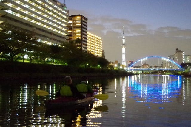 【東京　カヤック】スカイツリーの夜景を楽しむ！　東京ナイトカヤックツアー 　♪平日1名様から大歓迎です。　ソロ活女子にもおすすめです。