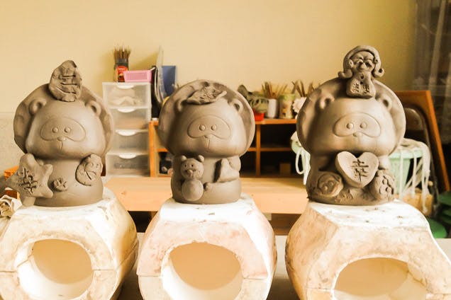 【滋賀・信楽・型押したぬき作り】信楽名物の縁起物たぬきを作ろう！手作りパーツでオリジナル感満載！特別な陶芸体験☆