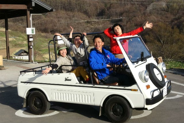 ご案内は4人乗りフルオープン軽トラ、バモスホンダで