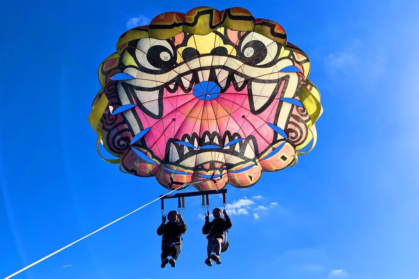 【沖縄・うるま・パラセーリング】青い海と空の間を空中散歩！シーサーパラセーリング