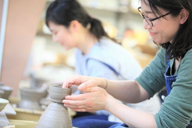 【天神・電動ろくろ】始めましょ♪ロクロも回せる陶芸happy体験☆お一人様・女性同士・カップル・ファミリーに