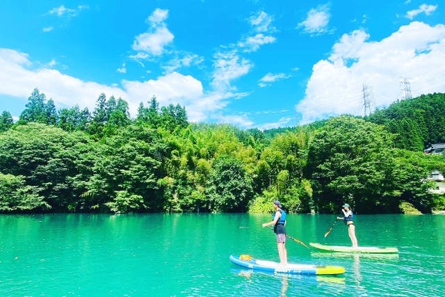 【群馬・中之条・SUP】鮮やかなブルーの湖面が映える！四万湖SUPクルージング