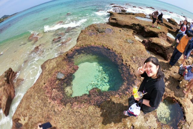 【奄美大島・ガイドツアー・北東コース】ドローン空撮写真の無料プレゼントあり＜大島紬・ハートロック・水間黒糖工場・2つの海が見える丘＞