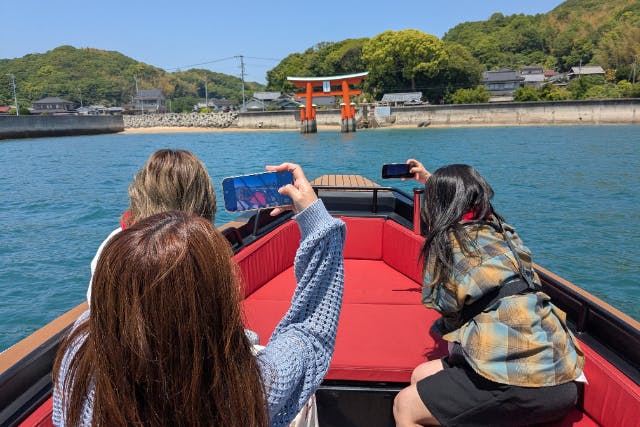 【広島・尾道】早朝参拝クルーズ（40分）潮風に吹かれ禊！伊都岐島神社を海から参拝！